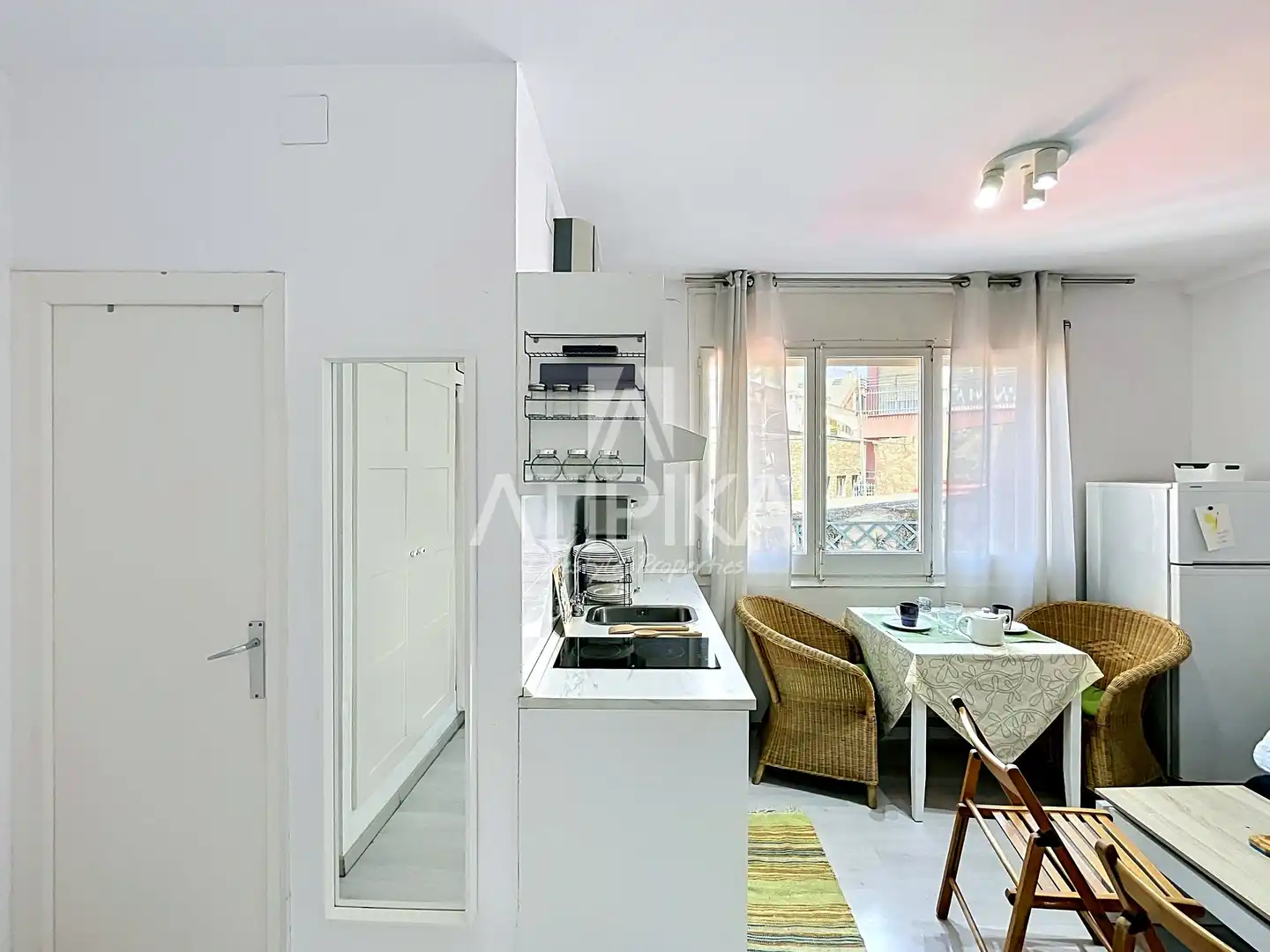 Schlafzimmer von Büro zum Verkauf in Barcelona mit Klimaanlage und Möbliert