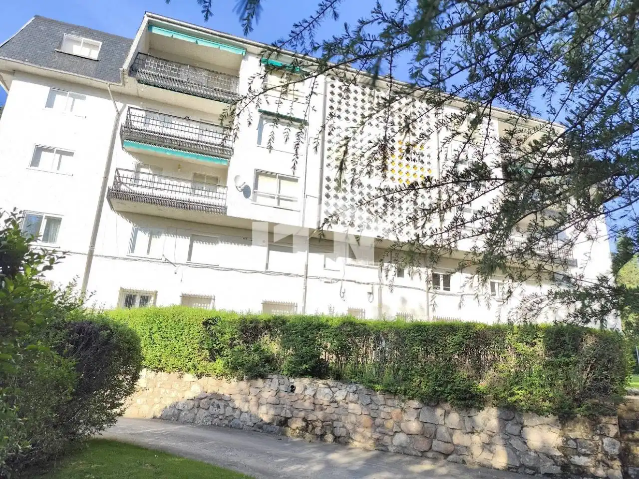 Vista exterior de Pis en venda en Las Navas del Marqués  amb Parquet, Terrassa i Traster