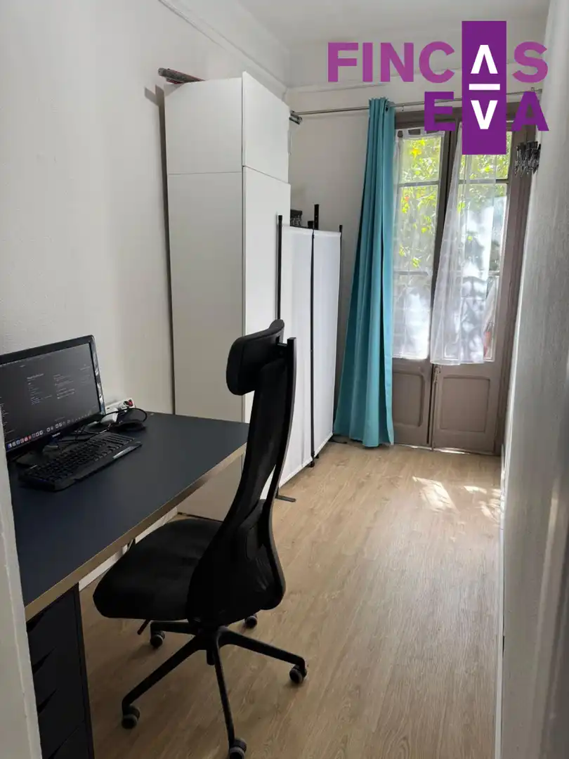 Flat for sale in Barcelona  with Balcony