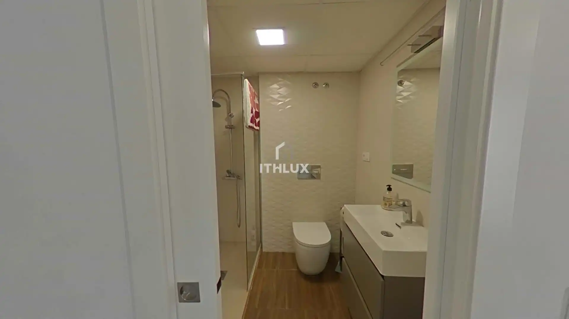 Bathroom of Detached homes for sale in Sevilla  with Air Conditioner, Terrace and Storage room