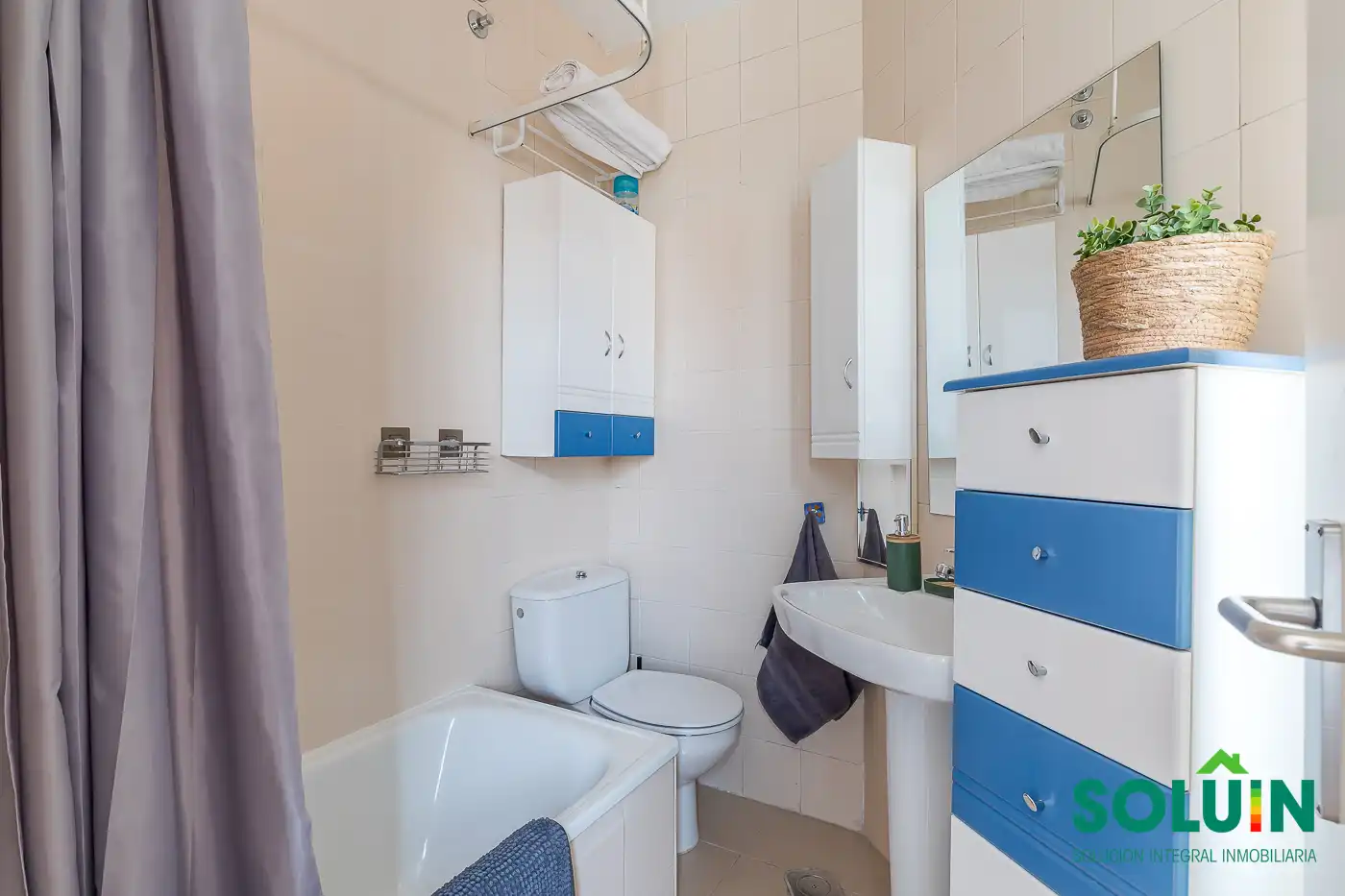 Badezimmer von Dachboden zur Miete in Madrid mit Klimaanlage, Heizung und Parkett