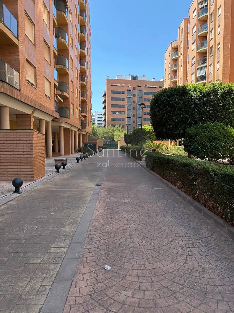 Vista exterior de Piso en venta en Valencia con Aire acondicionado, Terraza y Trastero