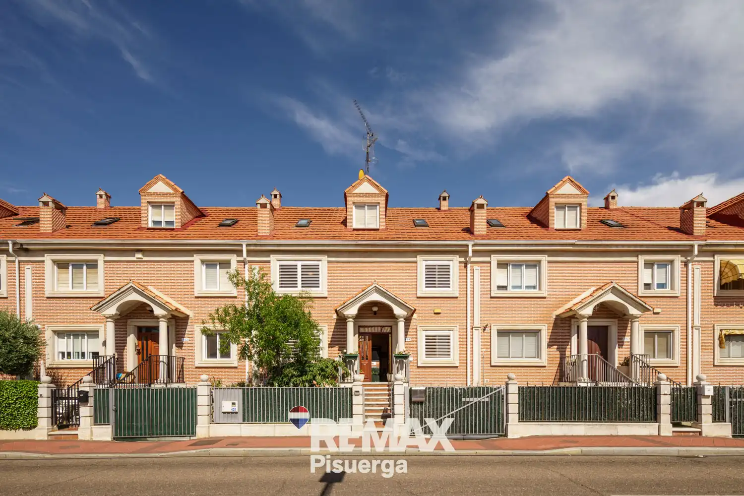 Vista exterior de Casa o chalet en venta en Arroyo de la Encomienda con Aire acondicionado, Calefacción y Jardín privado