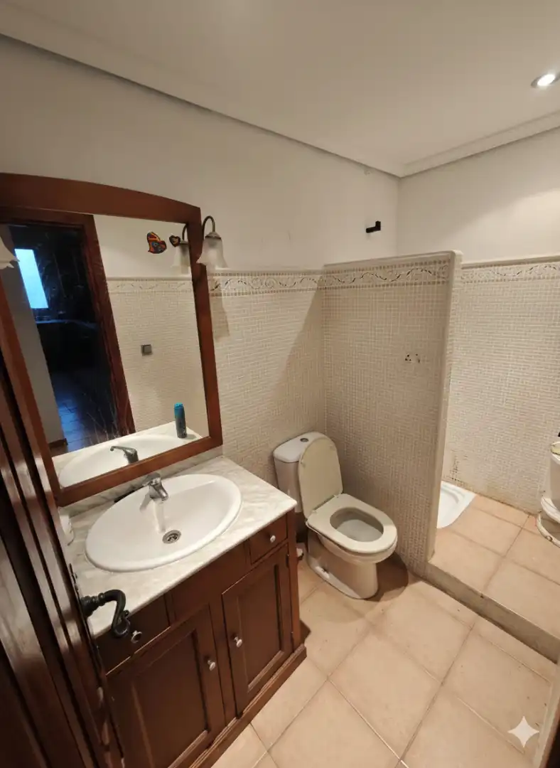 Baño de Casa o chalet en venta en Alicante / Alacant con Aire acondicionado, Calefacción y Jardín privado