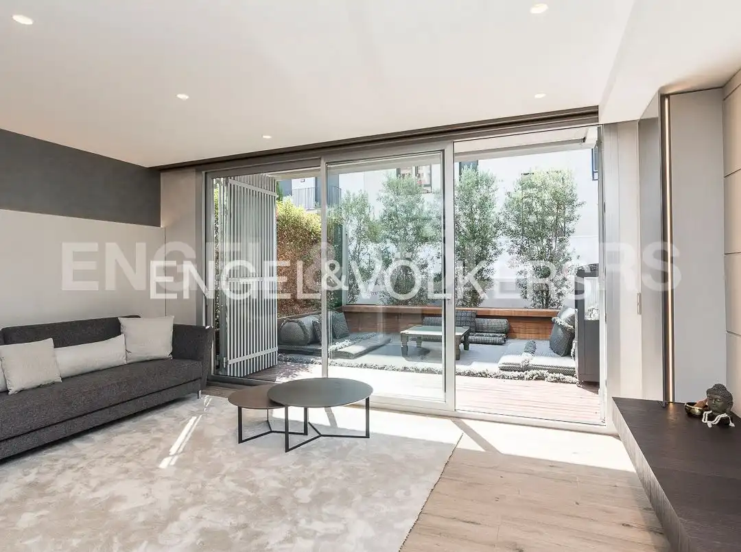 Terrassa de Casa o xalet en venda en Barcelona amb Aire condicionat, Calefacció i Jardí privat