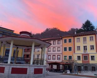 Vista exterior de Casa adosada en venda en San Martín del Rey Aurelio amb Calefacció