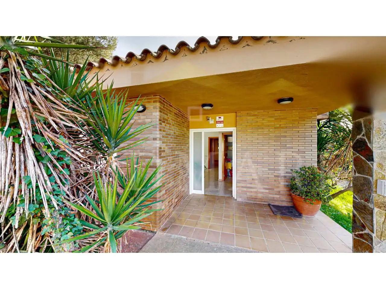 Vista exterior de Casa o xalet en venda en Sabadell amb Aire condicionat, Jardí privat i Terrassa