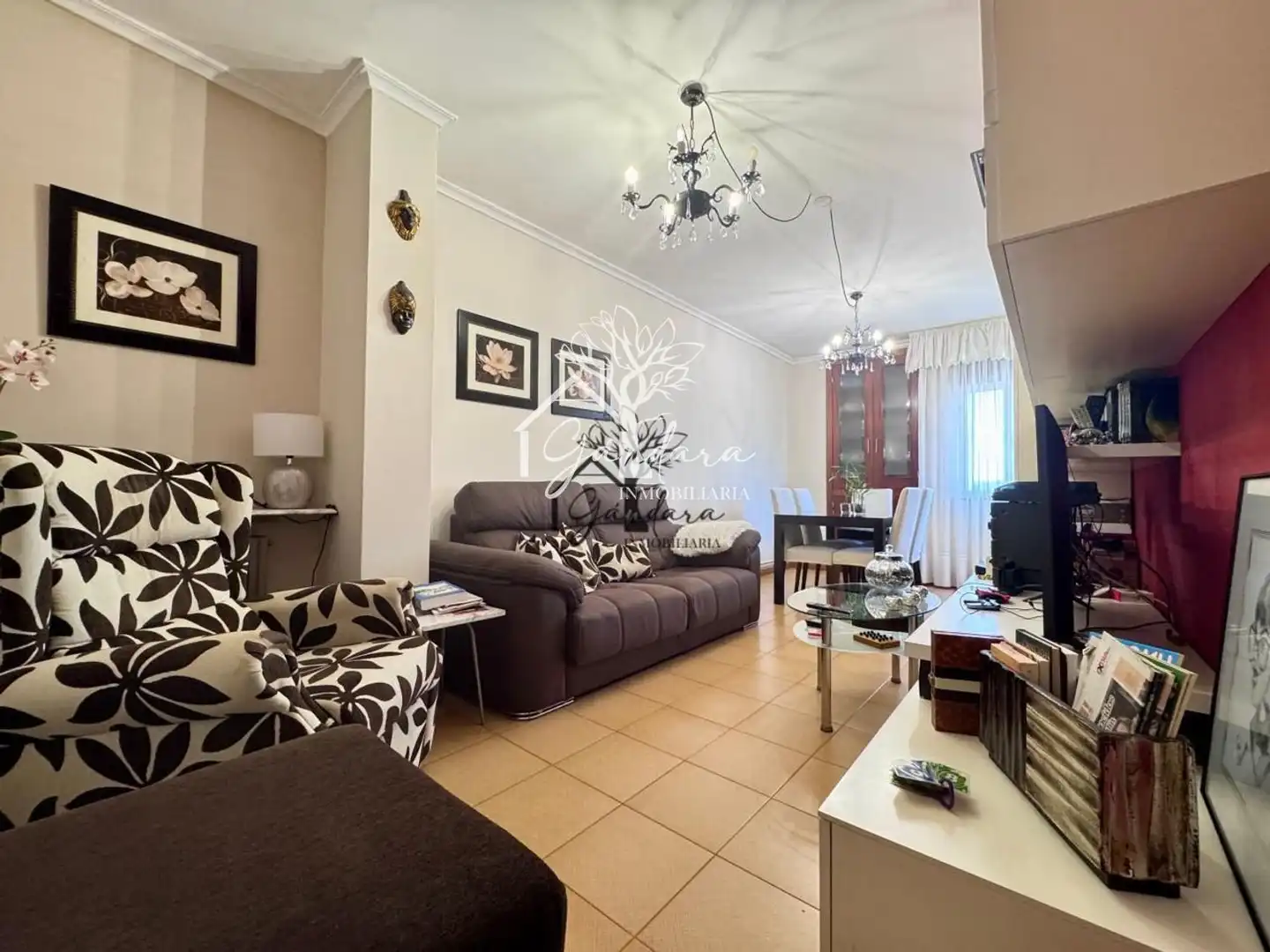 Sala d'estar de Edifici en venda en Neda