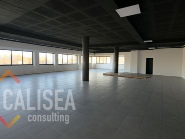 Oficina amb ascensor de lloguer a Avinguda Baix Llobregat 9