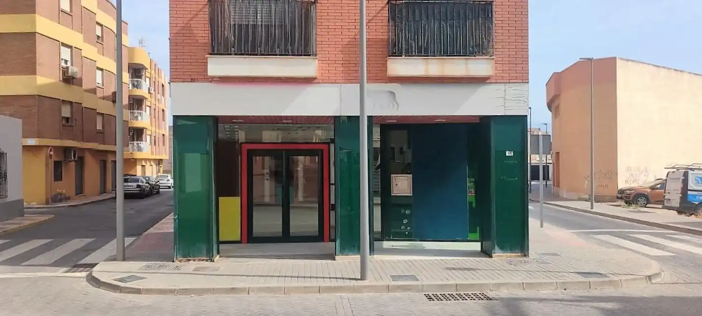 Business premises for sale in Calle SANTANDER (R), imagen 2