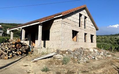 Vista exterior de Casa o xalet en venda en Leiro amb Jardí privat, Terrassa i Traster