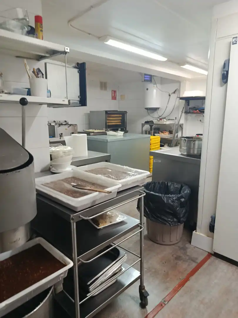 Cocina de Local en venta en Madrid con Aire acondicionado, Calefacción y Amueblado
