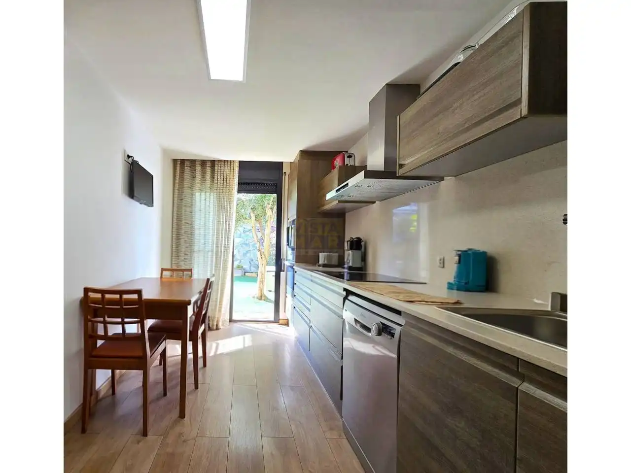Cocina de Casa adosada en venta en Vilanova i la Geltrú con Aire acondicionado, Calefacción y Jardín privado