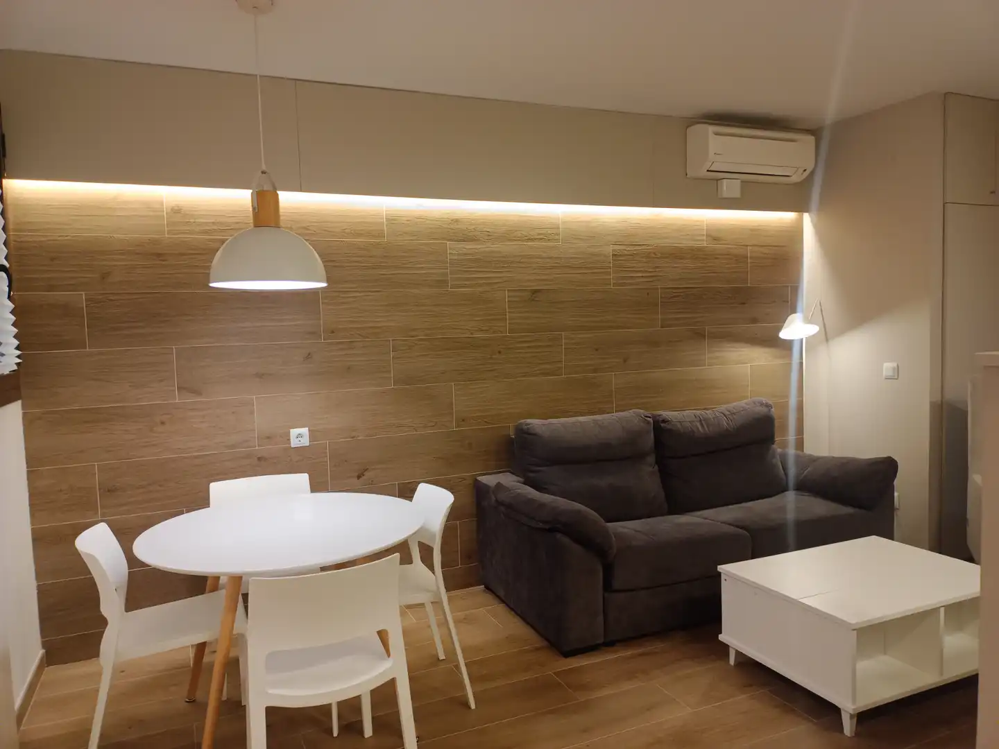 Sala d'estar de Apartament de lloguer en Lleida amb Aire condicionat, Calefacció i Moblat