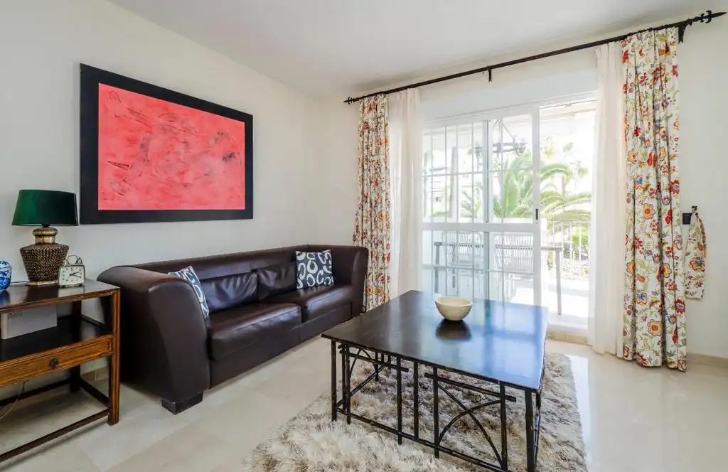 Sala de estar de Piso de alquiler en Marbella con Aire acondicionado, Terraza y Amueblado