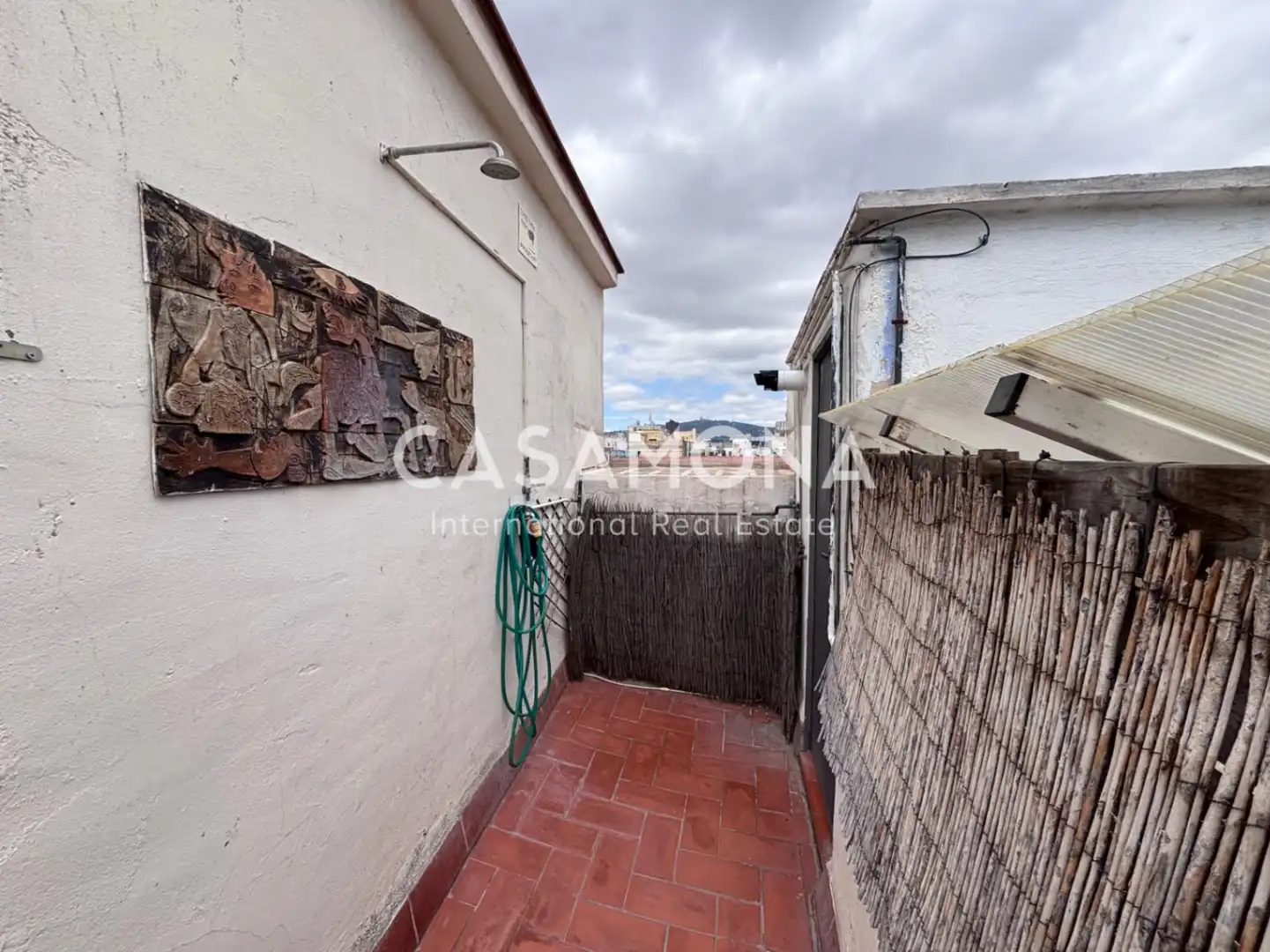 Außenansicht von Wohnungen zum Verkauf in Barcelona mit Klimaanlage, Heizung und Terrasse