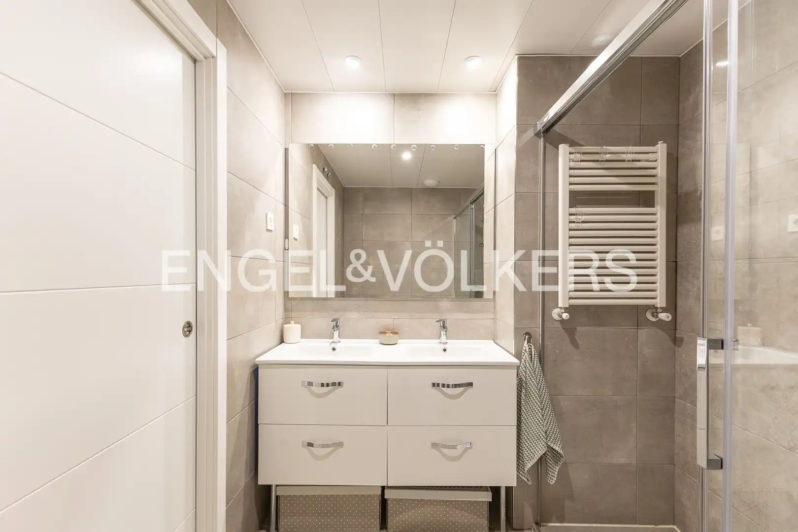 Badezimmer von Wohnung zur Miete in San Sebastián de los Reyes mit Klimaanlage, Heizung und Privatgarten