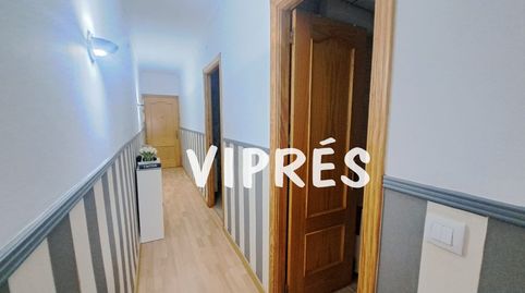 Bonito piso en Sierra de Fuentes, totalmente reformado. La vivienda consta de tres habitaciones , un baño completo con plato con p, imatge 3