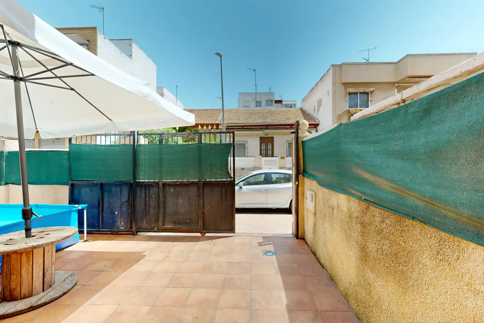 Vista exterior de Casa adosada en venda en Cartagena amb Aire condicionat i Jardí privat