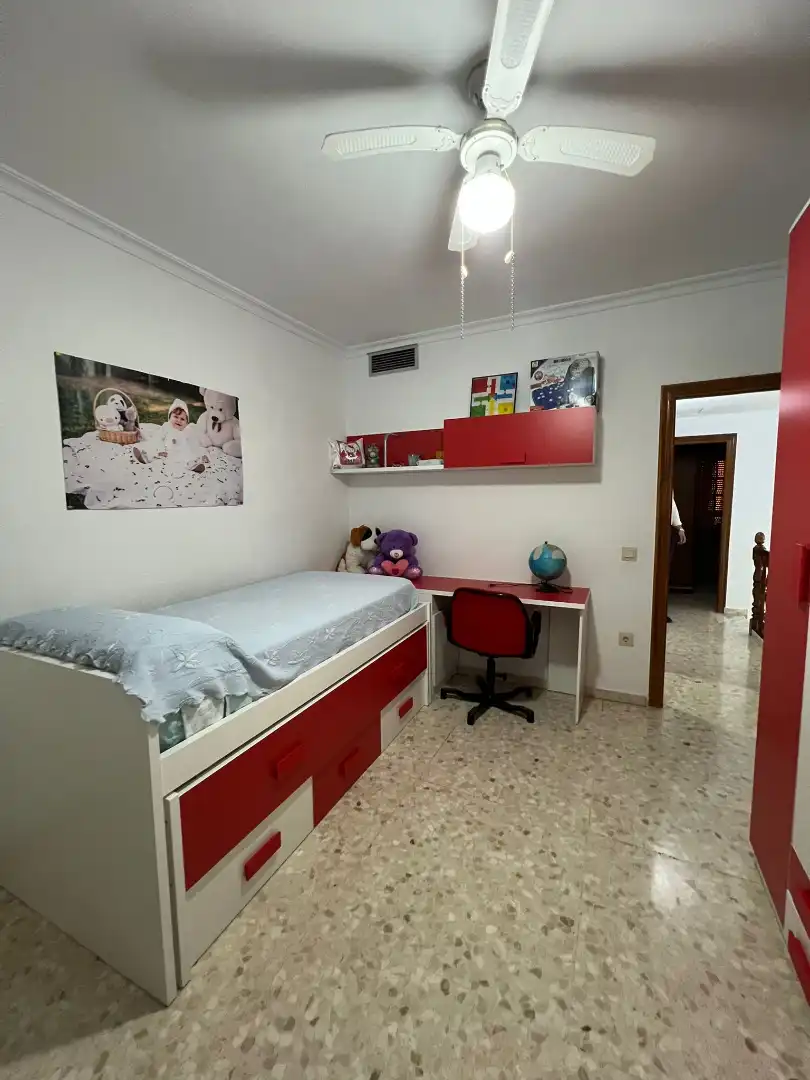 Schlafzimmer von Einfamilien-Reihenhaus zum Verkauf in La Rinconada mit Klimaanlage, Abstellraum und Balkon