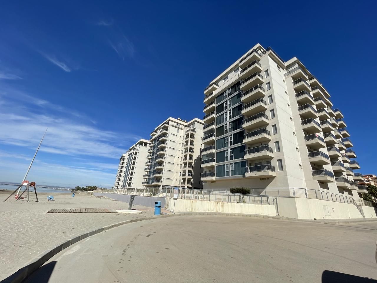 Vista exterior de Apartament en venda en La Manga del Mar Menor amb Aire condicionat, Calefacció i Terrassa