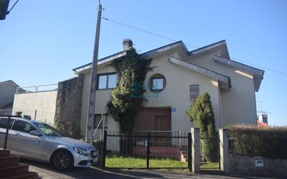 Vista exterior de Casa o xalet en venda en San Cibrao das Viñas amb Terrassa i Balcó