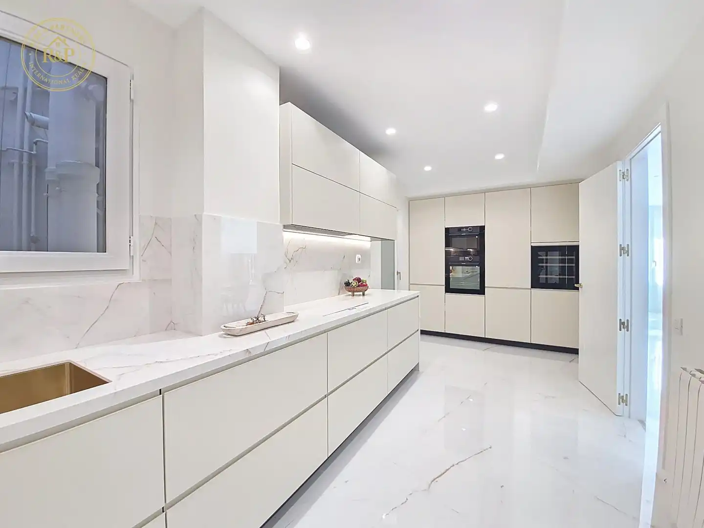 Kitchen of Flat for sale in Barcelona  with Heating, Storage room and Swimming Pool