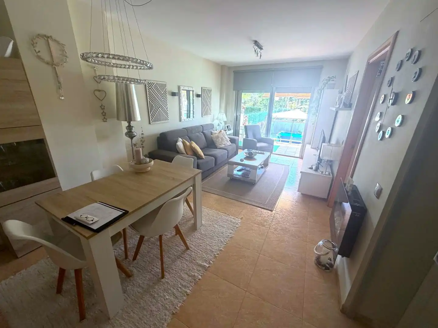 Sala de estar de Casa adosada en venta en El Vendrell con Aire acondicionado, Calefacción y Jardín privado