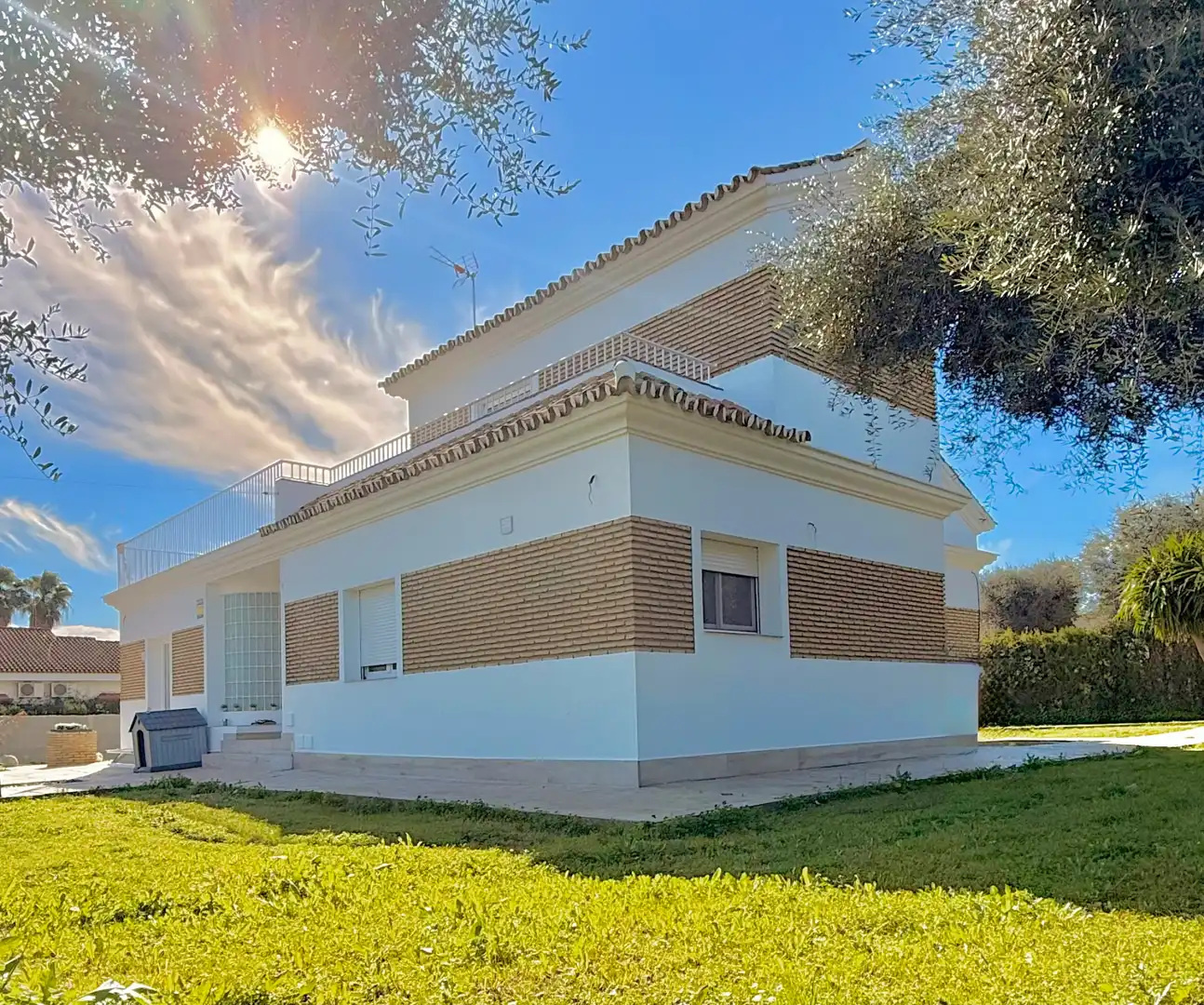 Vista exterior de Casa o xalet en venda en Espartinas amb Aire condicionat, Calefacció i Jardí privat
