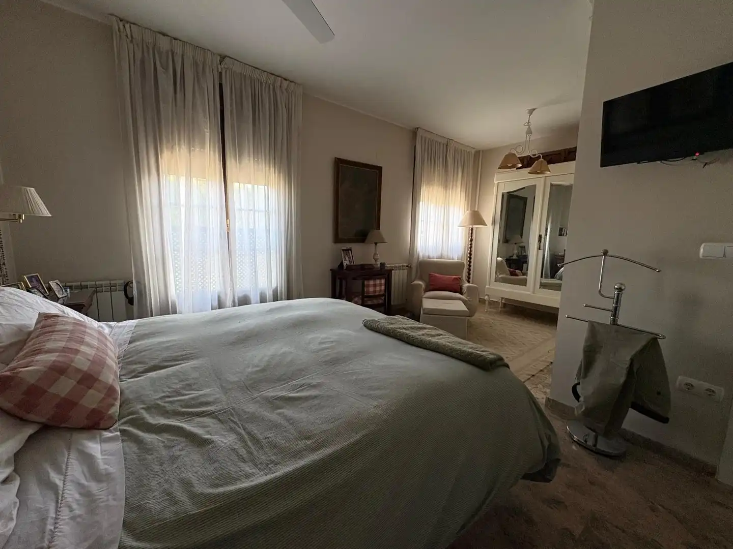 Dormitori de Casa adosada en venda en Córdoba amb Aire condicionat, Calefacció i Jardí privat