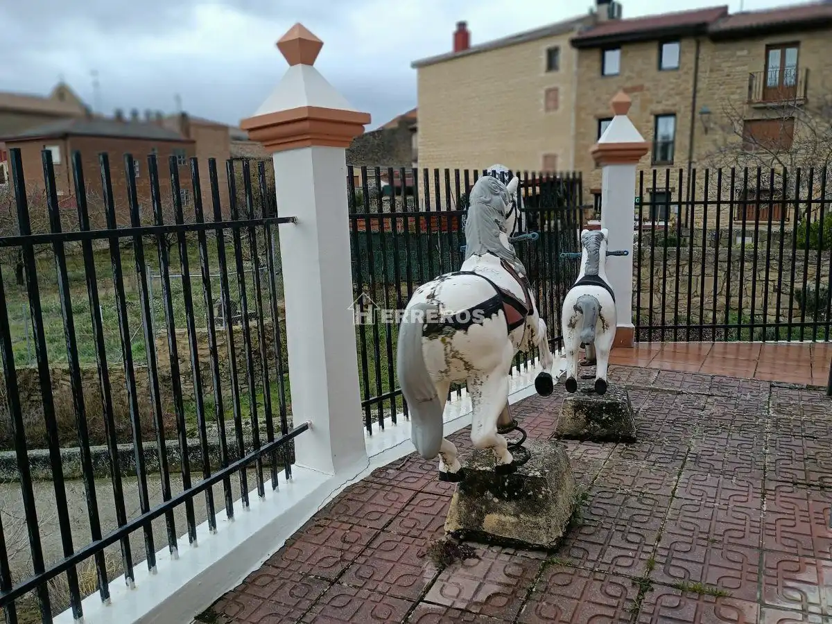 Vista exterior de Casa o xalet en venda en Lanciego / Lantziego amb Calefacció, Terrassa i Traster