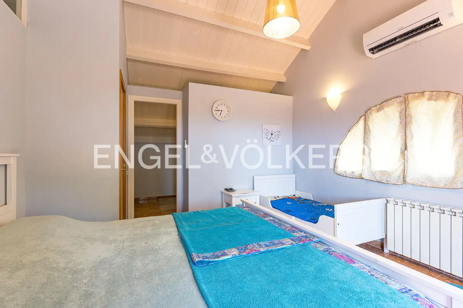 Schlafzimmer von Einfamilien-Reihenhaus zur Miete in Castelldefels mit Klimaanlage, Heizung und Privatgarten