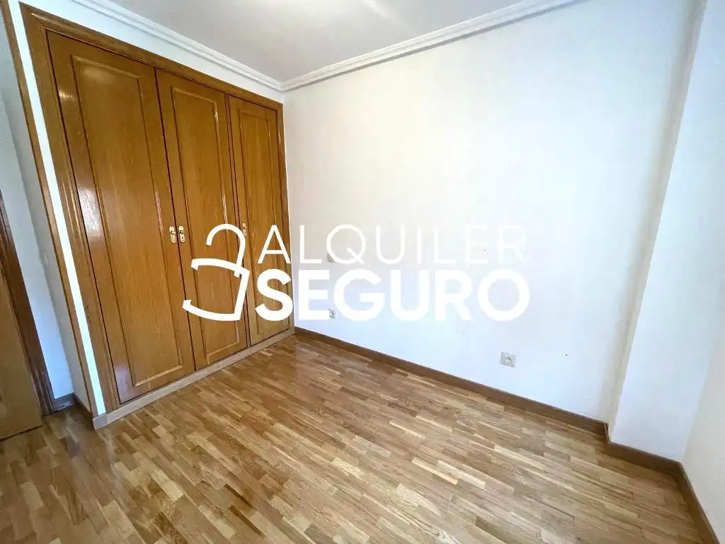 Habitación de Piso de alquiler en Madrid con Calefacción y Piscina