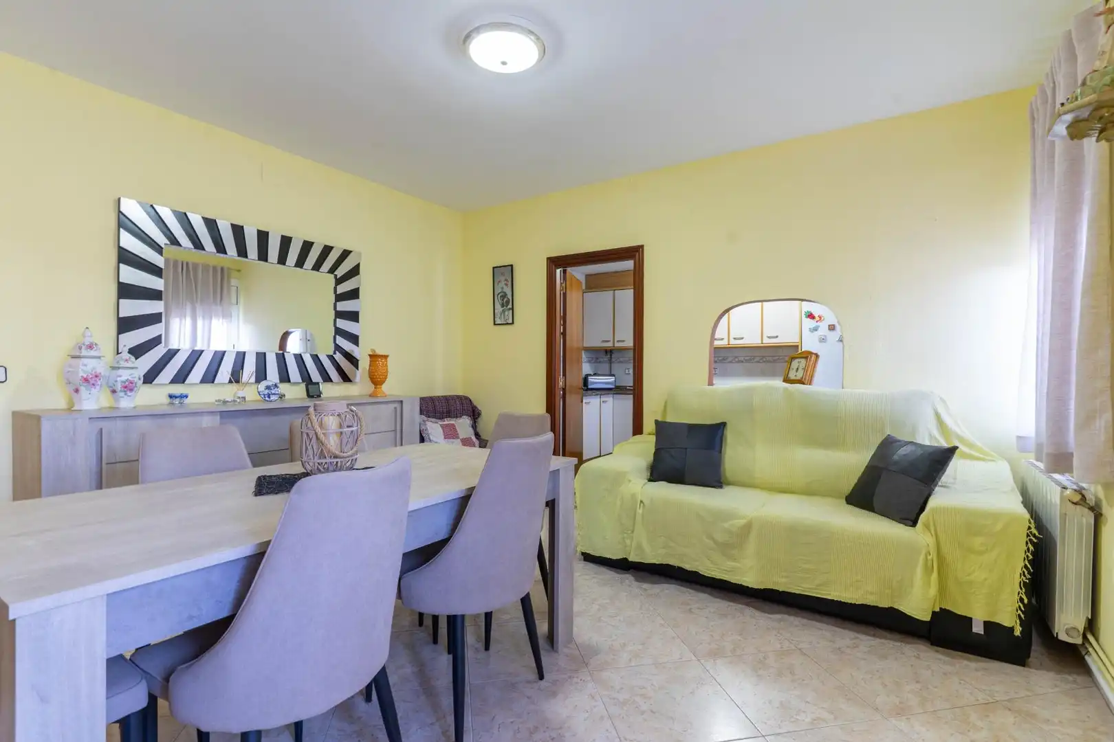 Sala de estar de Casa o chalet en venta en Olesa de Montserrat con Calefacción, Trastero y Piscina