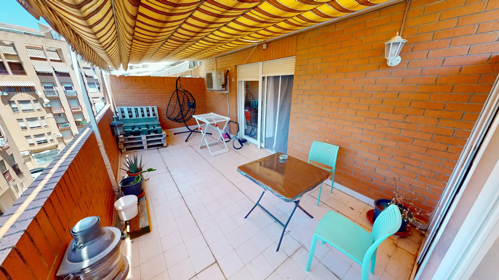 Terrasse von Dachboden zum Verkauf in Alicante / Alacant mit Klimaanlage und Terrasse