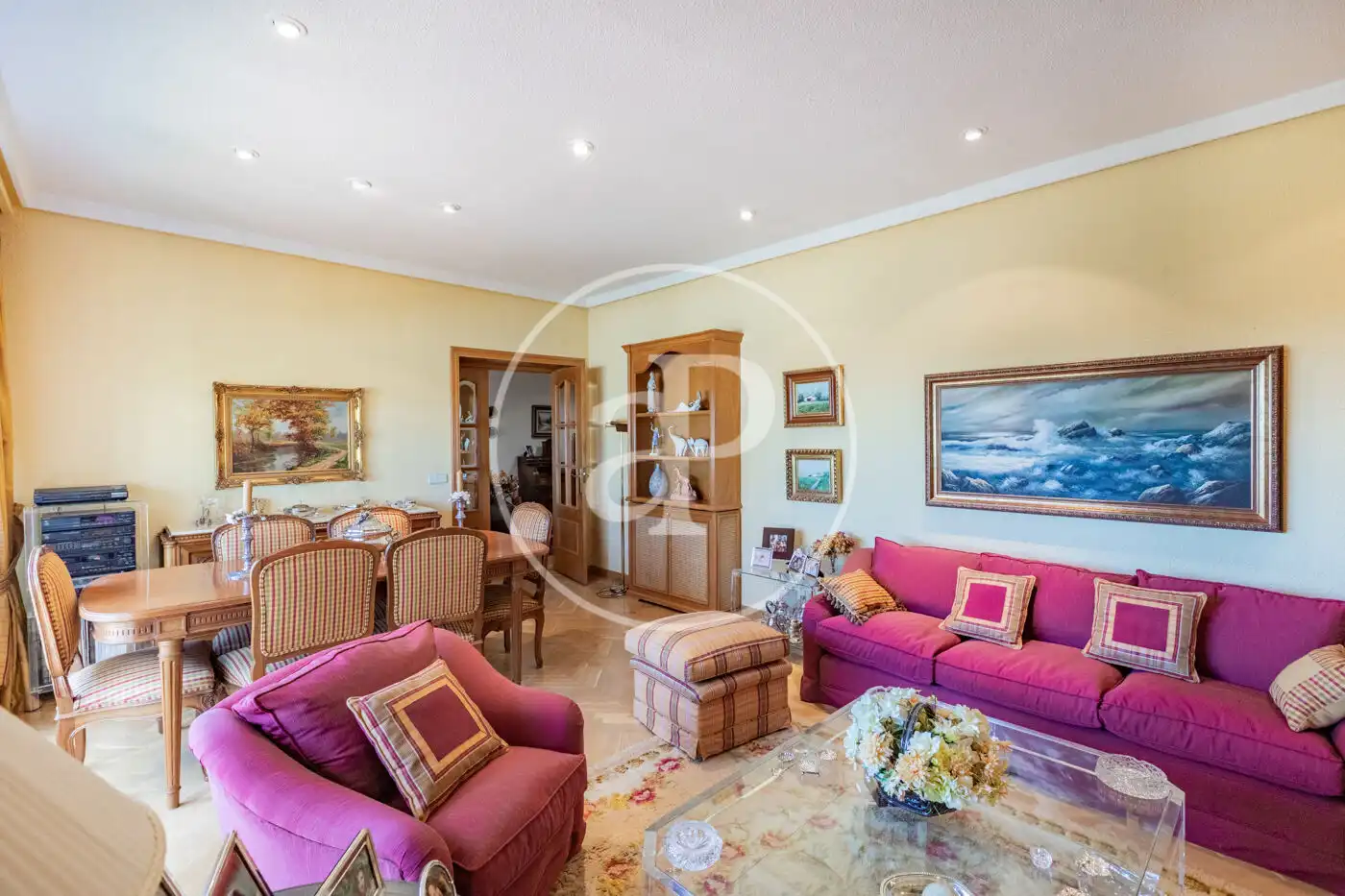 Sala d'estar de Casa o xalet en venda en Las Rozas de Madrid amb Aire condicionat, Calefacció i Jardí privat