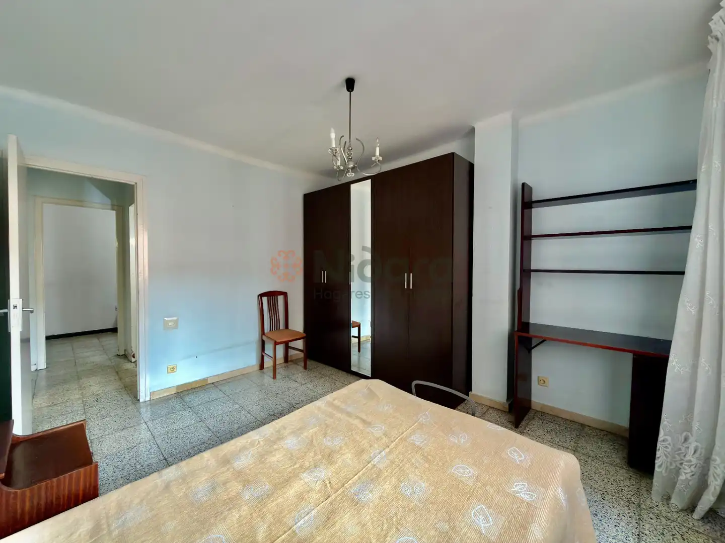Schlafzimmer von Wohnung zum Verkauf in Barcelona mit Möbliert, Ofen und Balkon