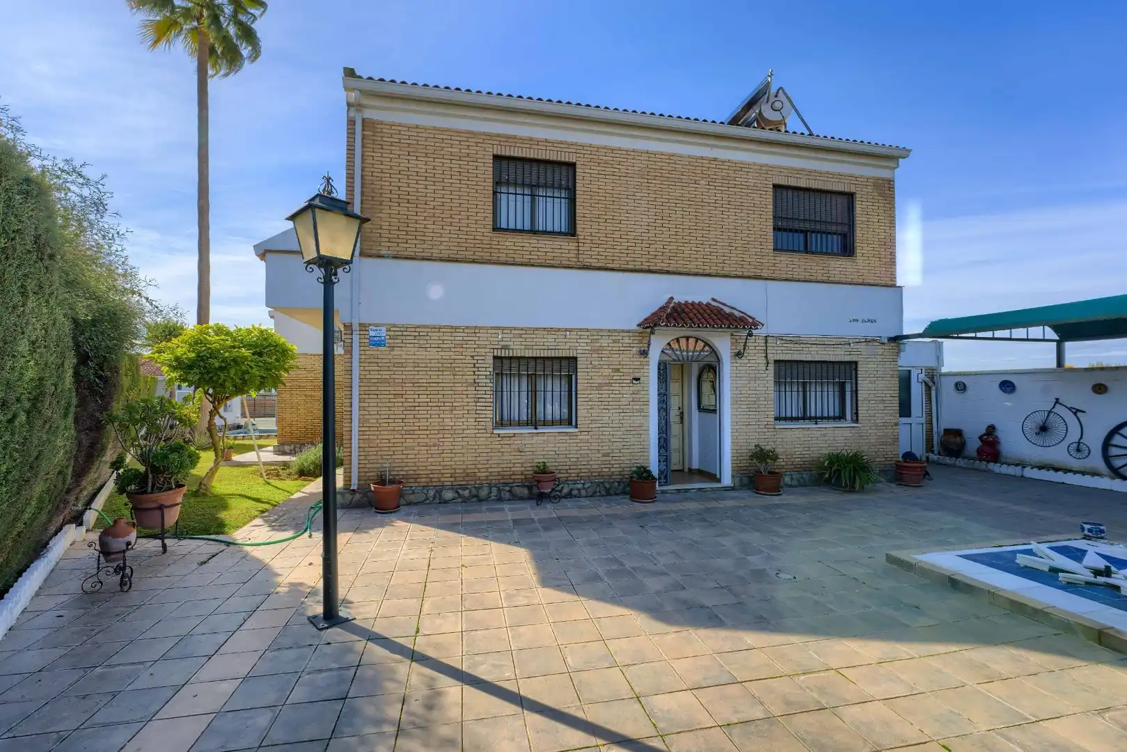 Vista exterior de Casa o chalet en venta en Espartinas con Aire acondicionado, Jardín privado y Terraza