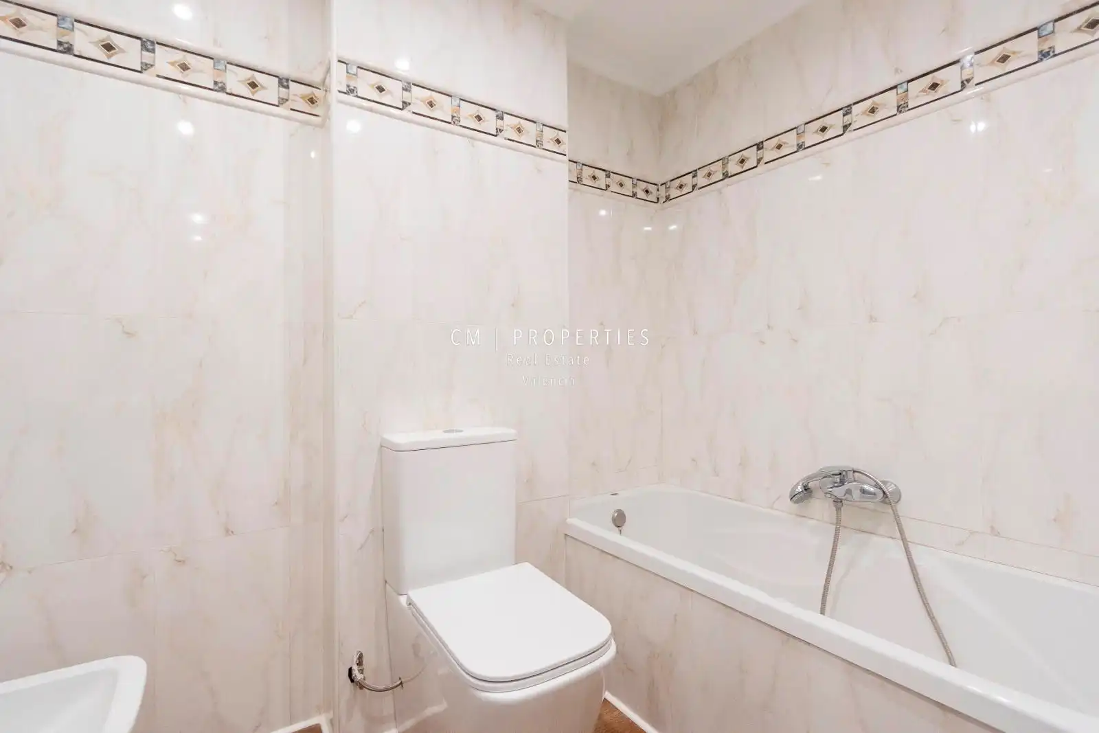 Baño de Piso en venta en Valencia con Aire acondicionado, Calefacción y Parquet