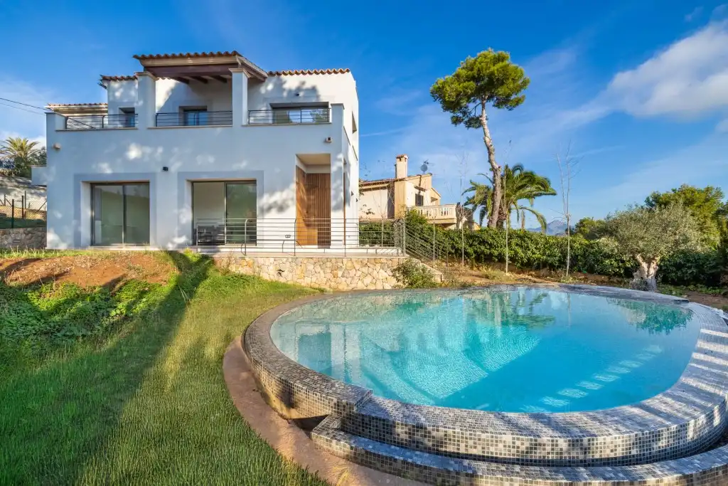 Chalet con piscina en venta en El Toro