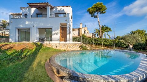 Villa a estrenar con jardín y piscina en venta en Port Adriano, Mallorca