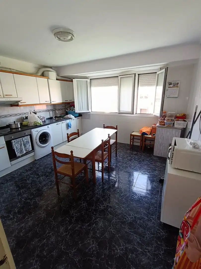 Cocina de Piso en venta en Valle de Trápaga-Trapagaran con Balcón