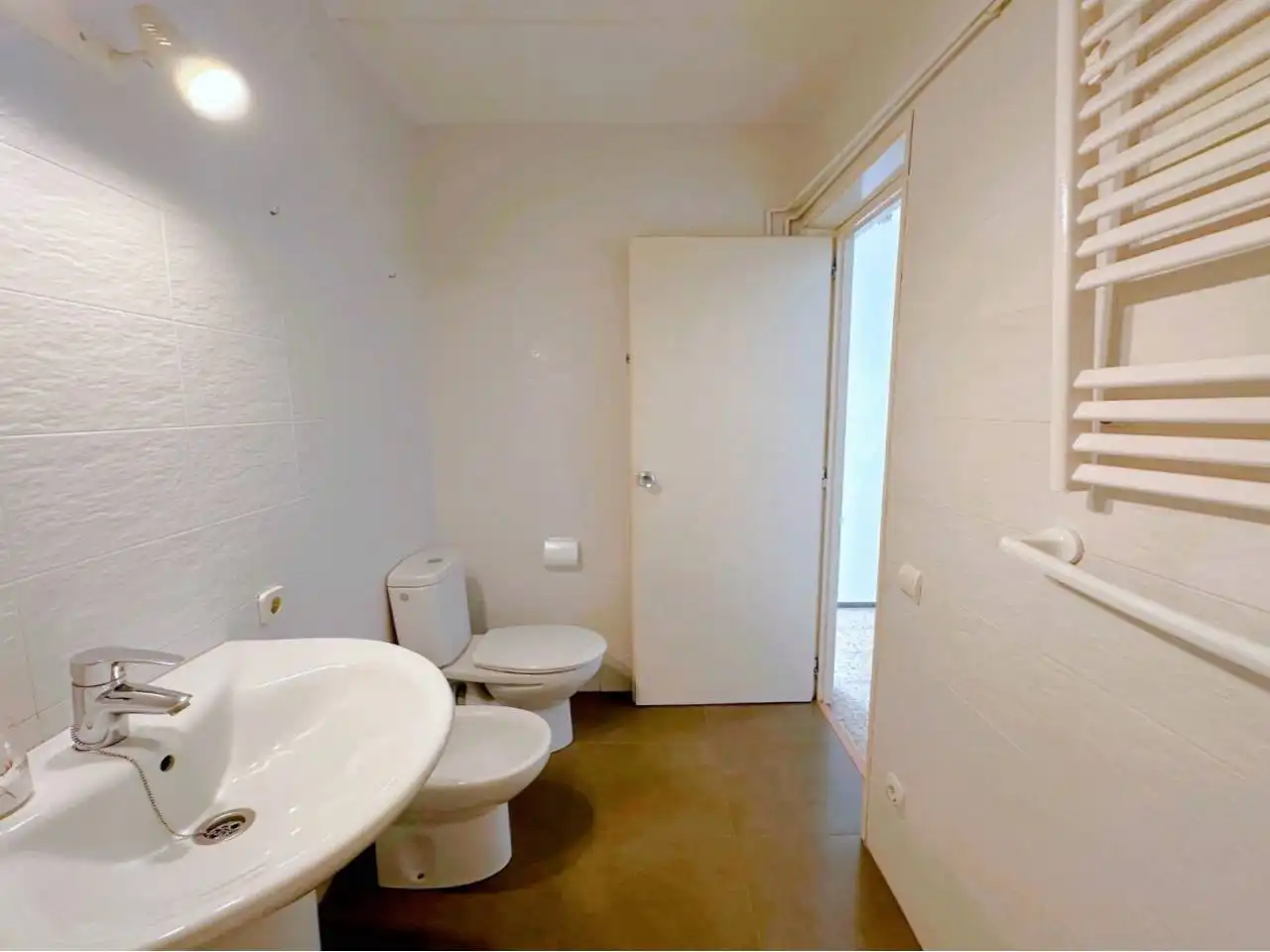 Bathroom of Flat for sale in Cerdanyola del Vallès  with Heating, Private garden and Terrace