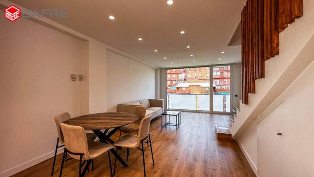 Dúplex en Alquiler en Avenida de la Aviación en Cuatro vientos