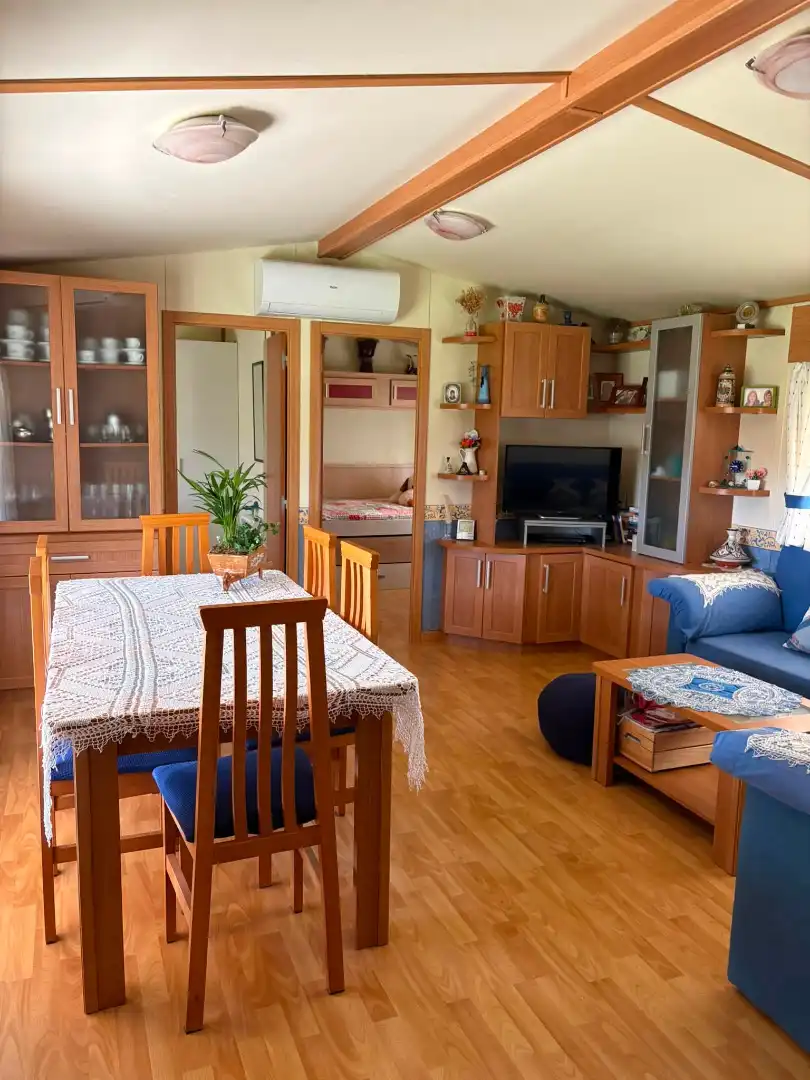 Sala d'estar de Casa o xalet en venda en Agoncillo amb Aire condicionat i Moblat