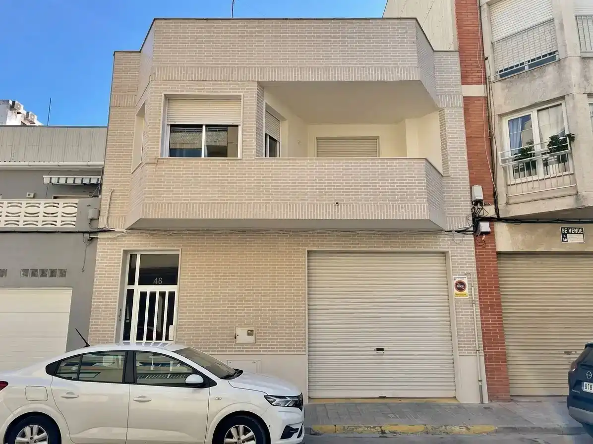 Vista exterior de Casa o xalet en venda en Vinaròs amb Aire condicionat i Balcó
