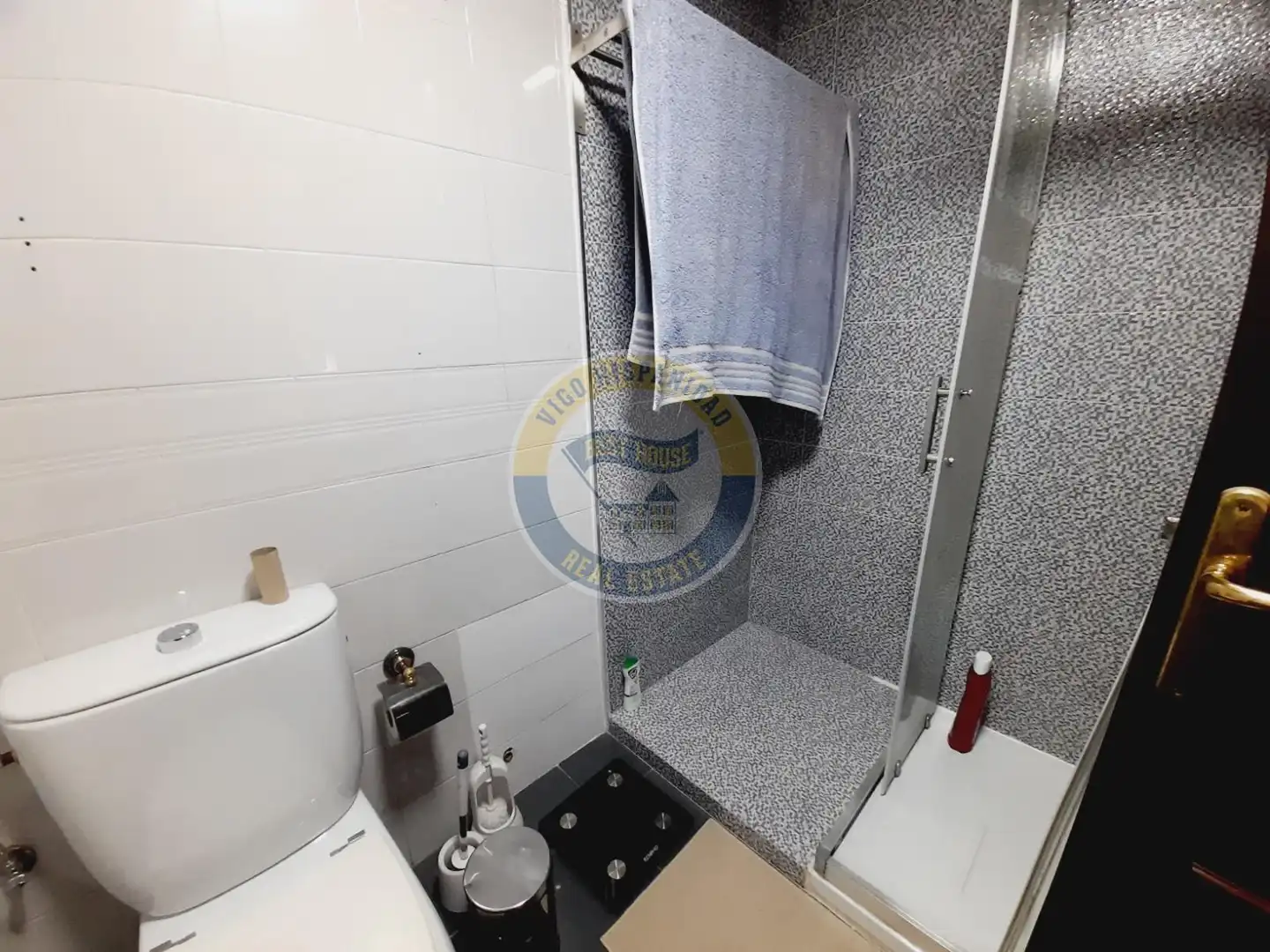 Bathroom of Flat for sale in Vigo   with Heating, Parquet flooring and Storage room