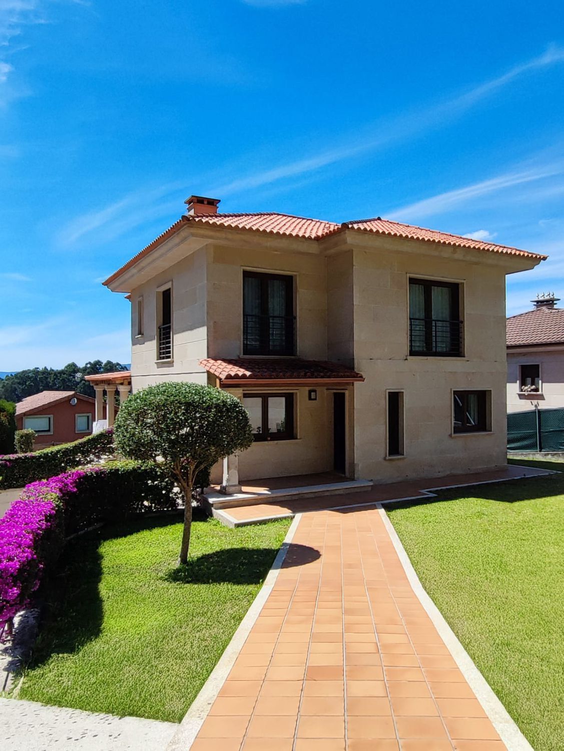 Exterior view of House or chalet for sale in Pontevedra Capital   with Heating, Terrace and Storage room