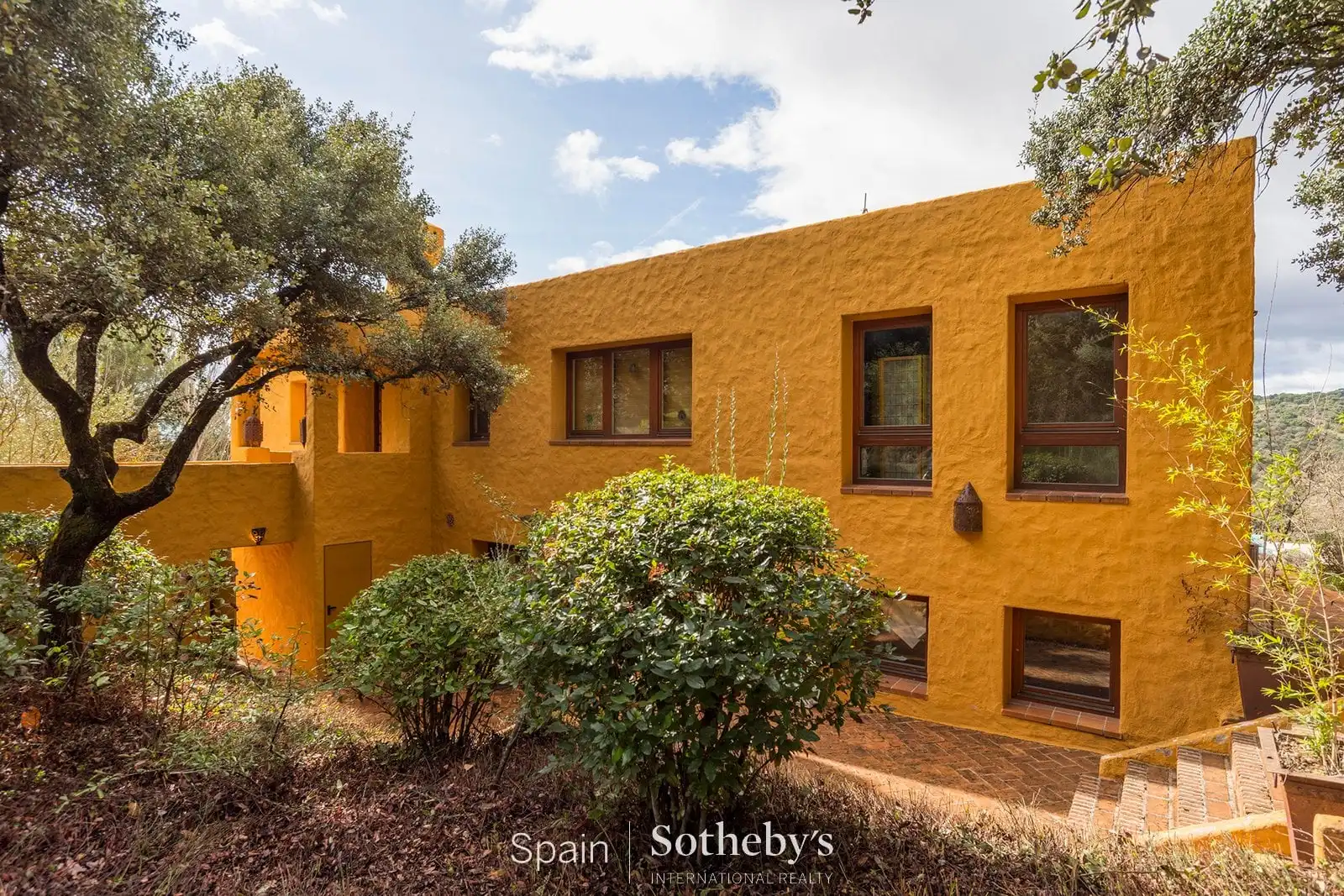 Vista exterior de Casa o xalet en venda en Las Rozas de Madrid amb Aire condicionat, Calefacció i Jardí privat