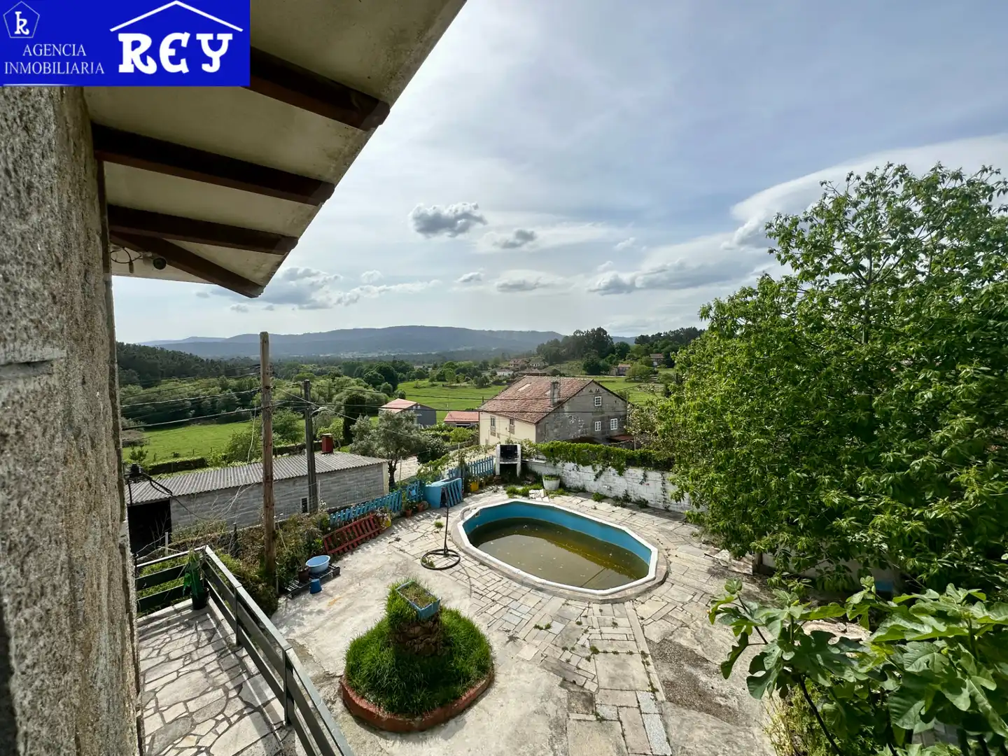 Terrassa de Casa o xalet en venda en Ames amb Calefacció, Jardí privat i Parquet